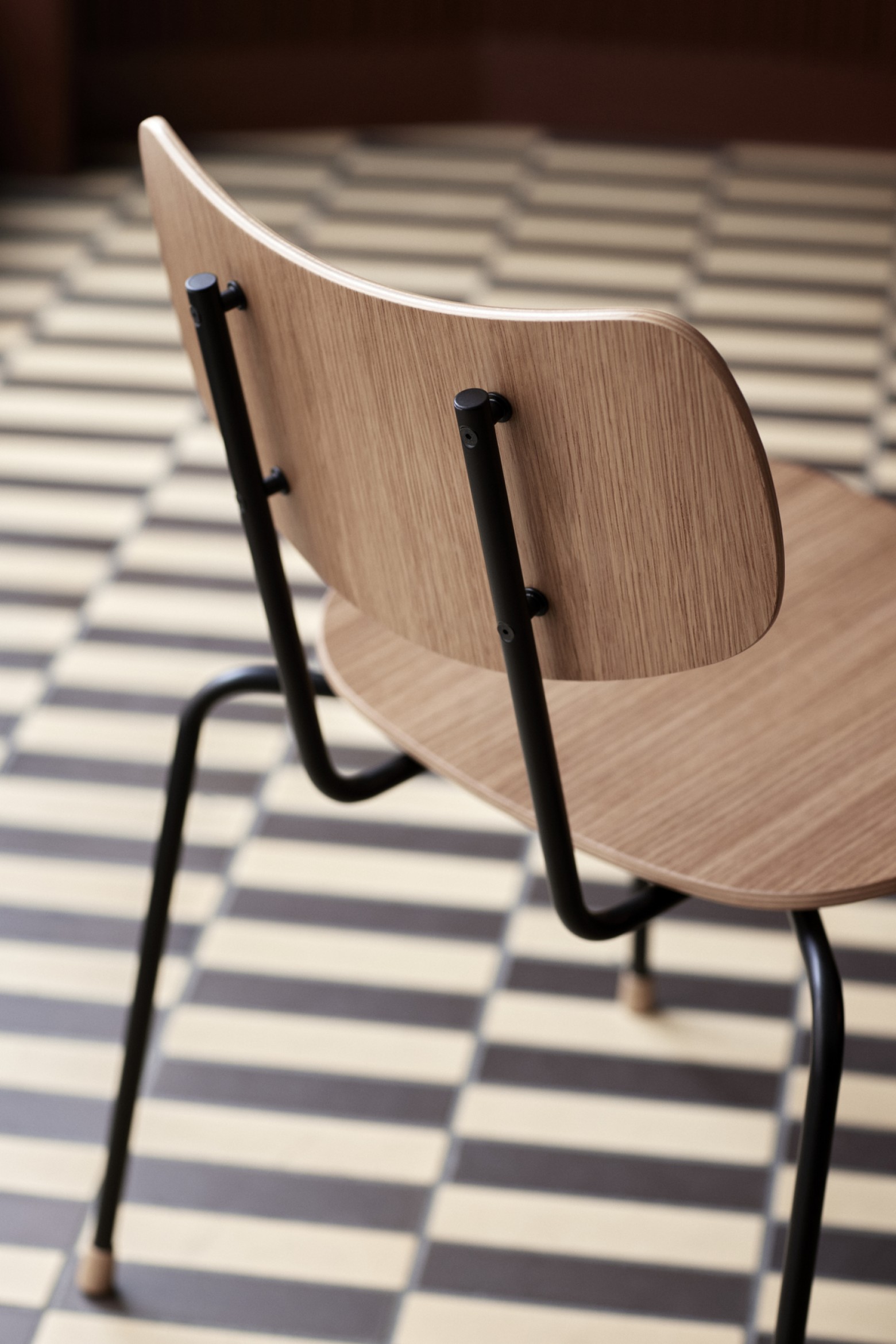 VEGA chair: stoel met karakter Victors Design Agency