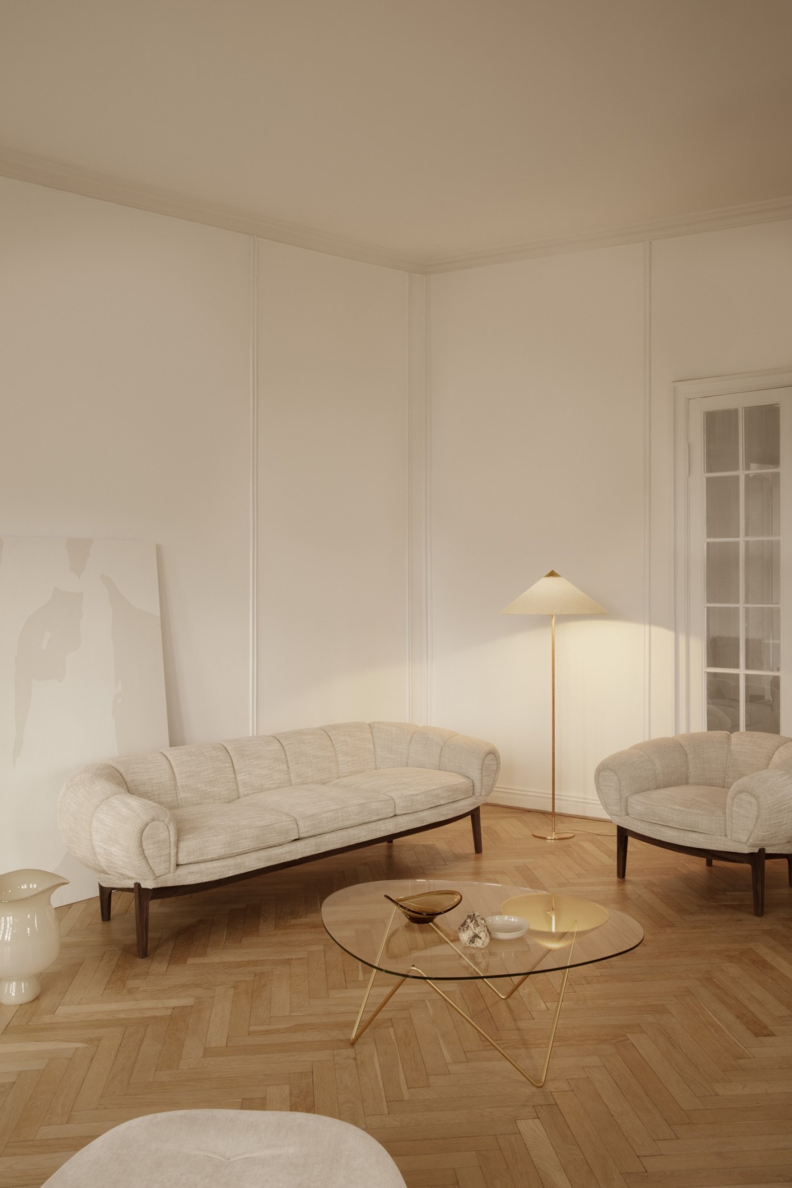 Croissant Sofa en lounge chair met Pedrera Coffee Table Victors Design Agency