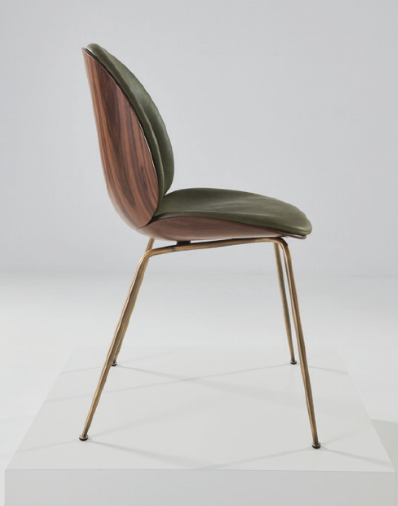 Beetle 3D walnut met Ca-mo leder Victors Design Agency