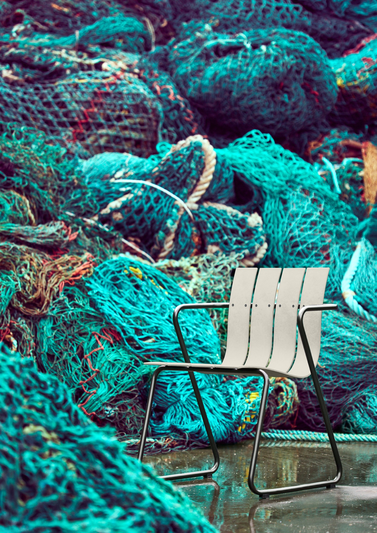 Filets de pêche recyclés pour la chaise OCEAN, design 1955 Victors Design Agency