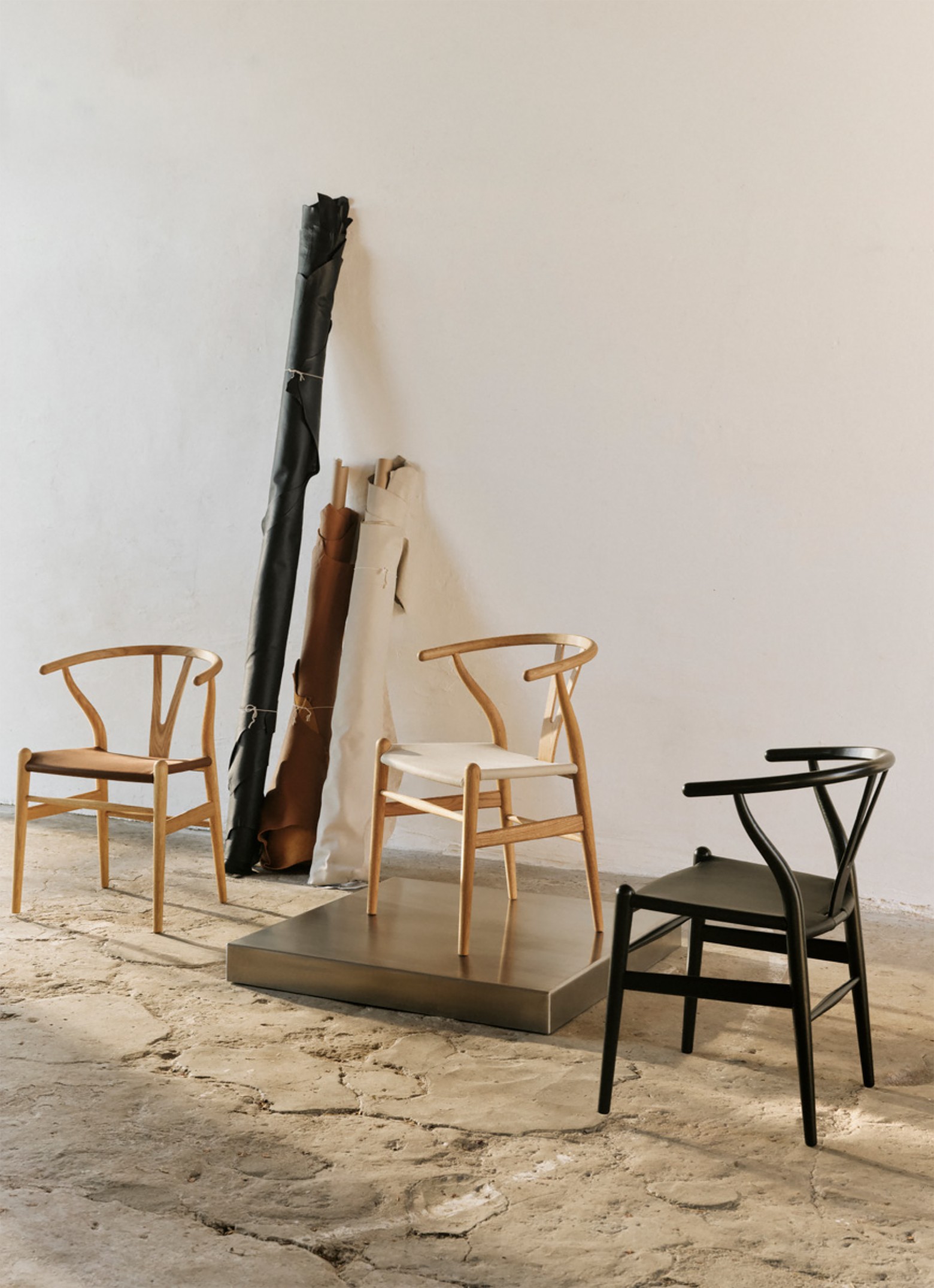 CH24P met lederen zit  Victors Design Agency