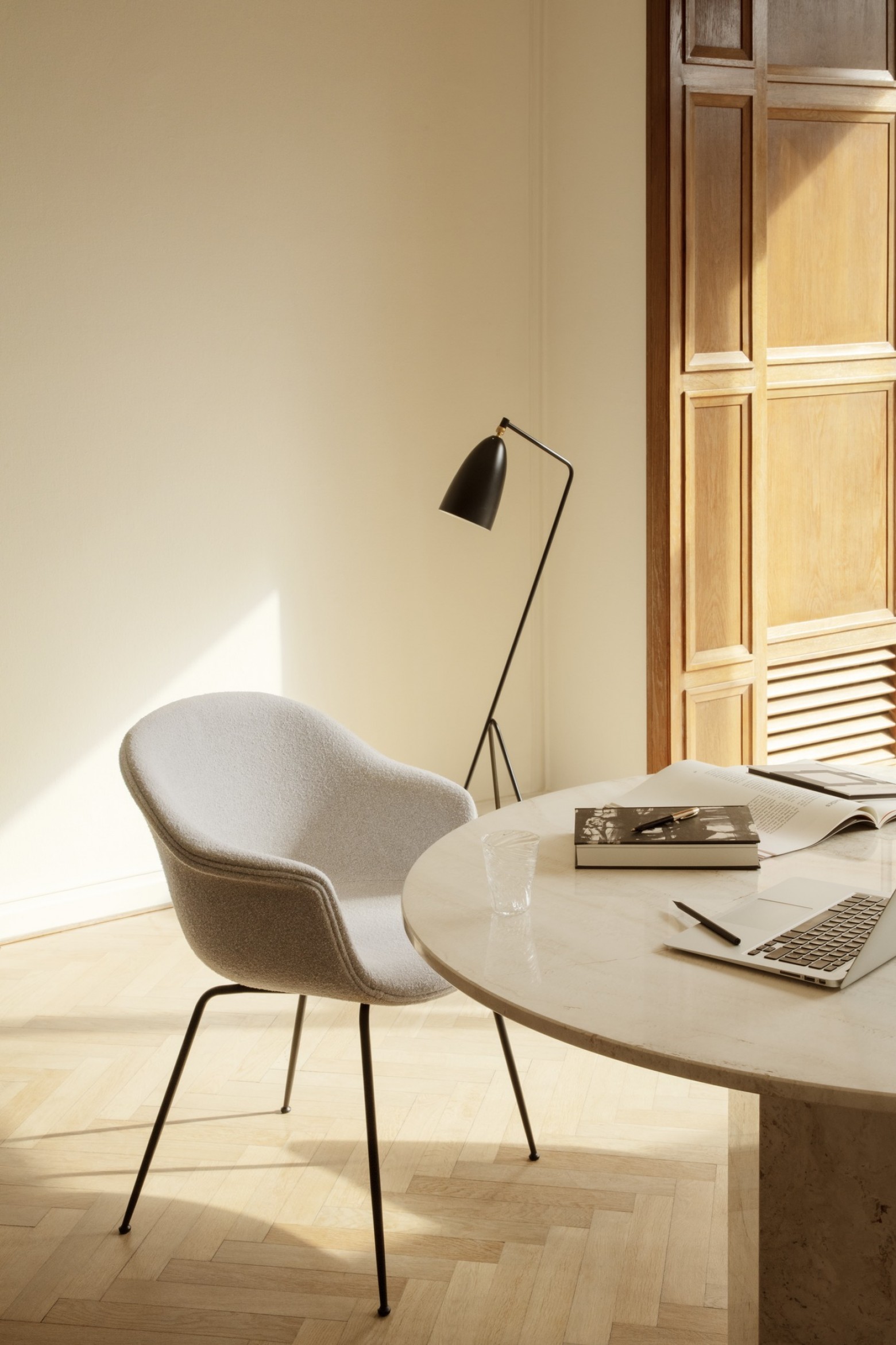 chaise BAT dining, collection Gubi: un bestseller Victors Design Agency