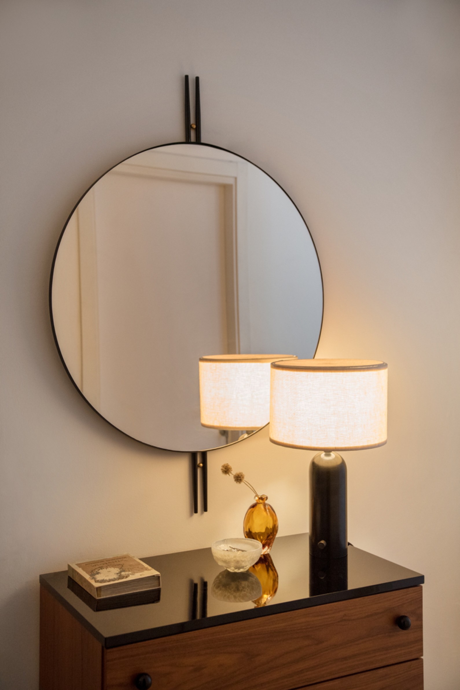 IOI spiegel (diam.80 cm): hedendaagse, geometrische vormgeving geïnspireerd op Art Deco   