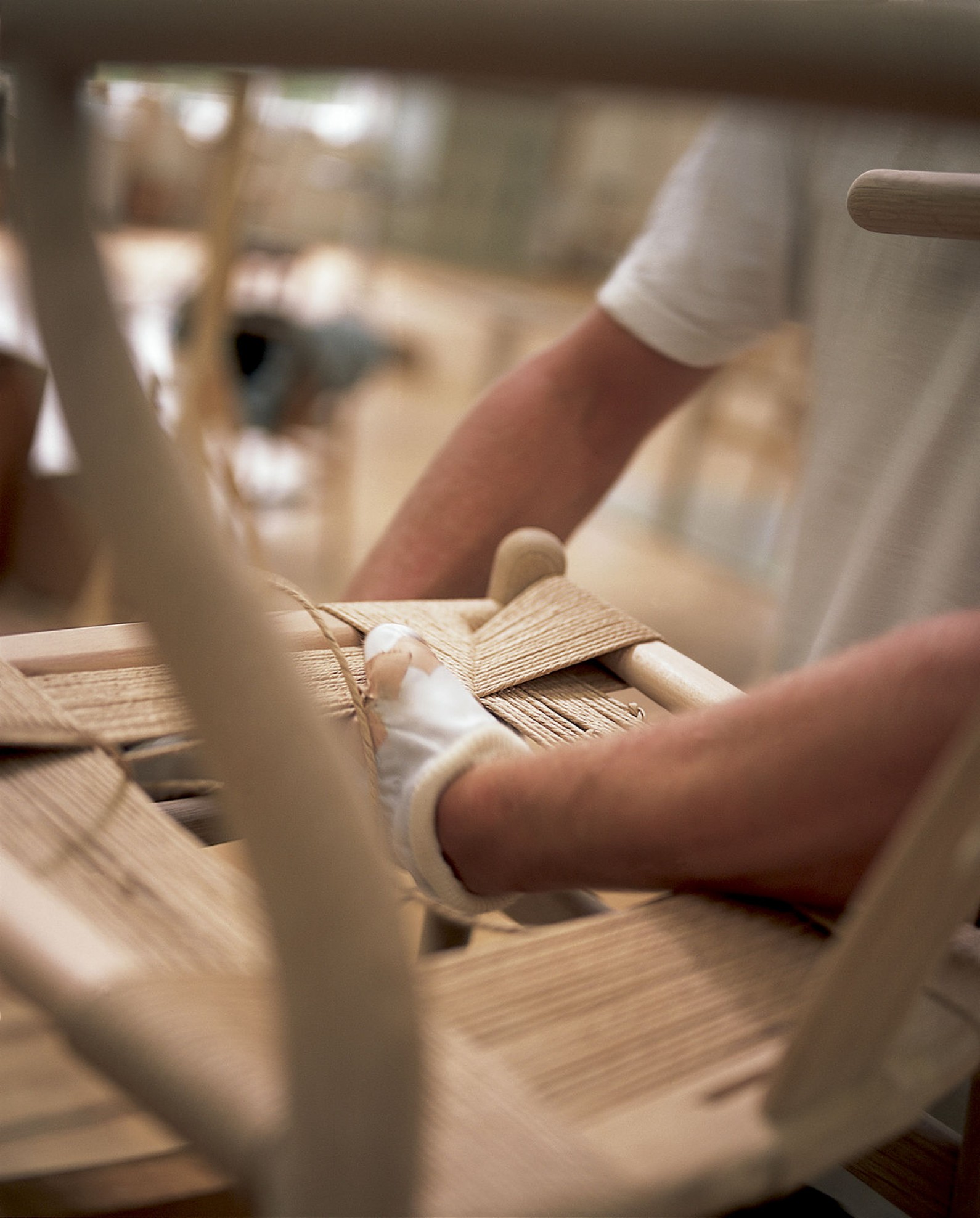 L'artisanat lors de la production de la chaise Wishbone