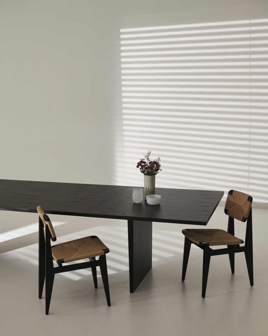 Table Private, élégante et minimaliste, 2022, Gubi