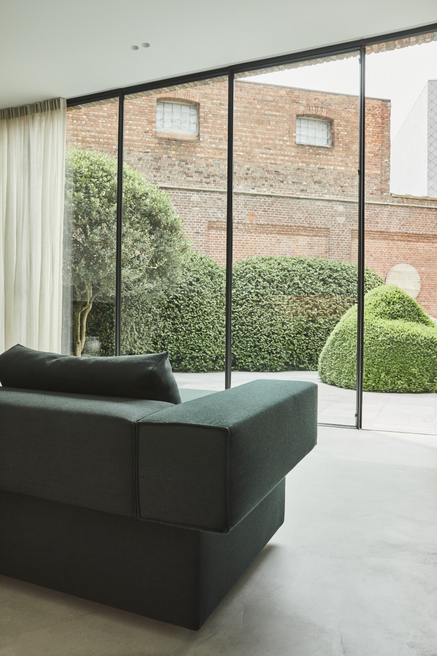 Gelderland 2020 10000 van Doesburg sofa green fabric