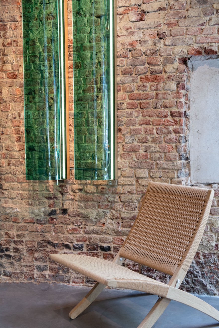 Cuba folding chair, handgeweven papercord @ Kaai Design, Antwerpen 