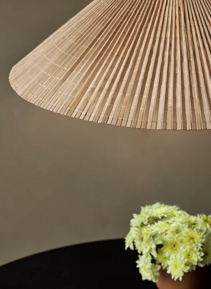 1972 Pendant in bamboo  by Paavo Tynell: hand genaaide bamboo latten 