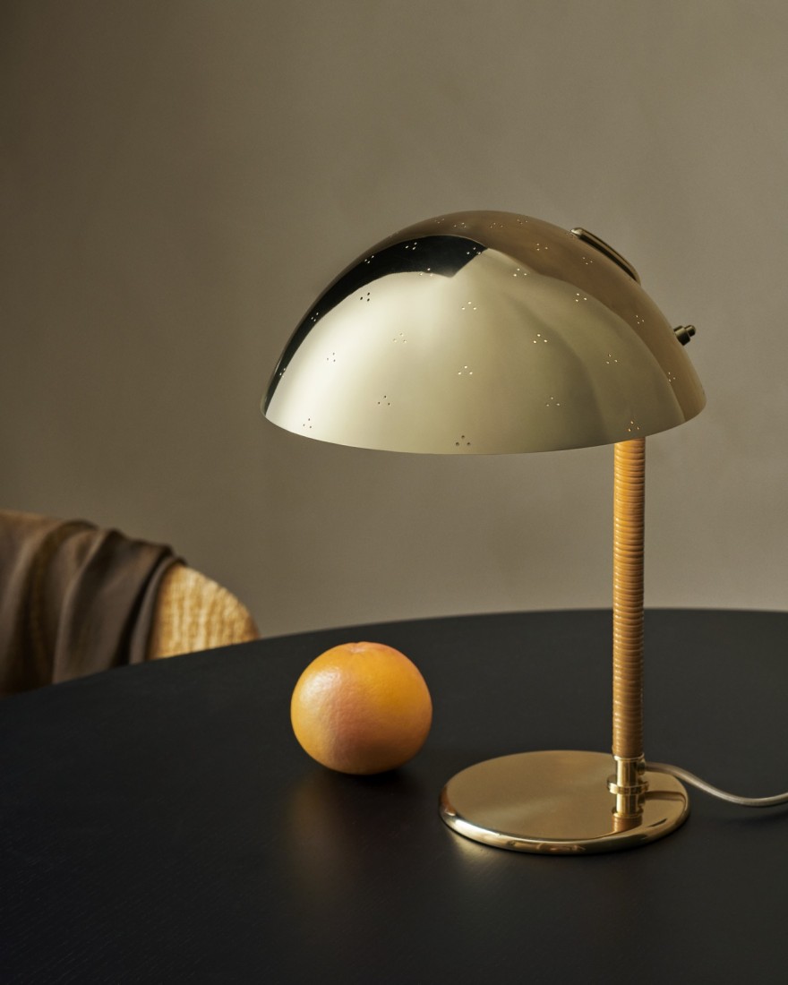 9209 Table Lamp - de perforaties zijn minutieus en handgemaakt