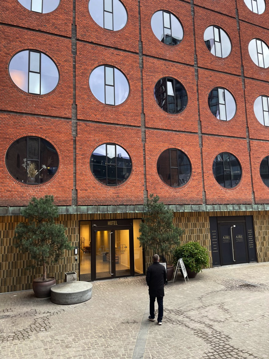 Une partie de la façade de l'hôtel Ottilia à Copenhague
