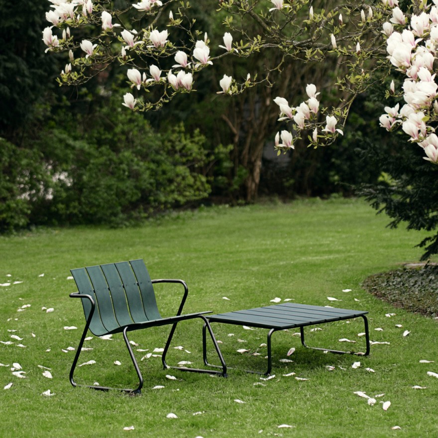De Ocean OC2 lounge chair en tafel, een ontwerp van Jørgen en Nanna Ditzel.