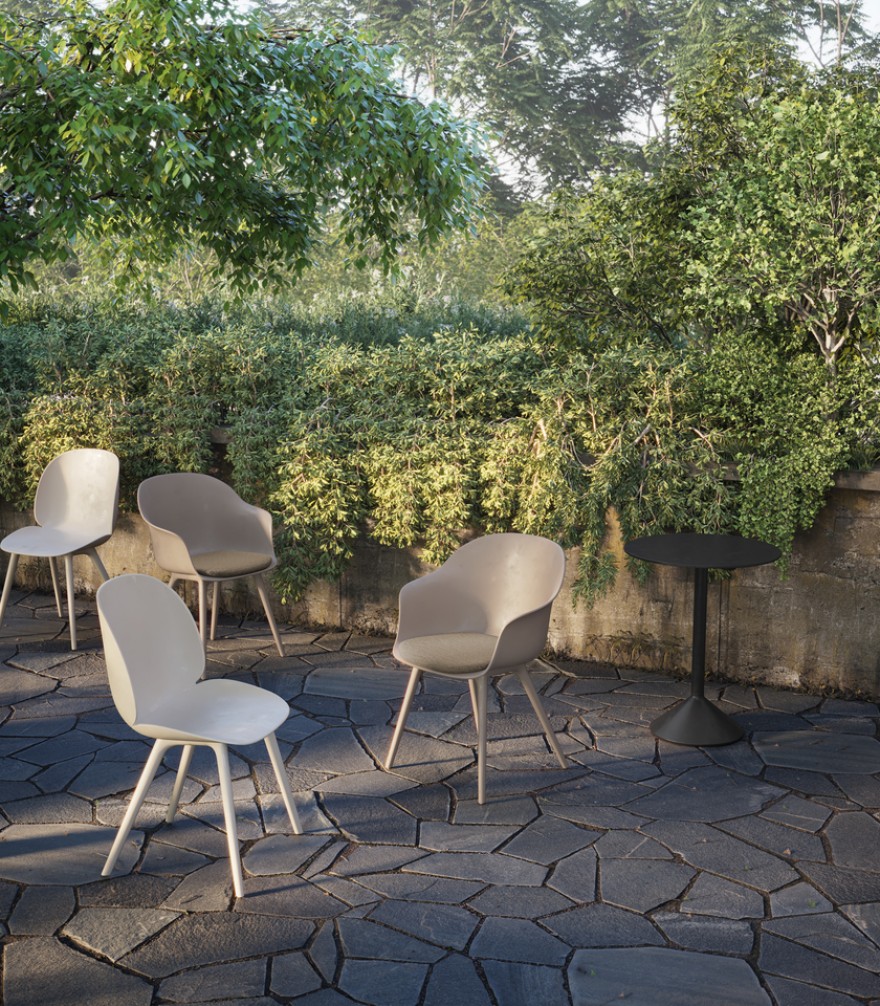 Beetle en Bat dining chairs ook in outdoor versie in kunststof...  