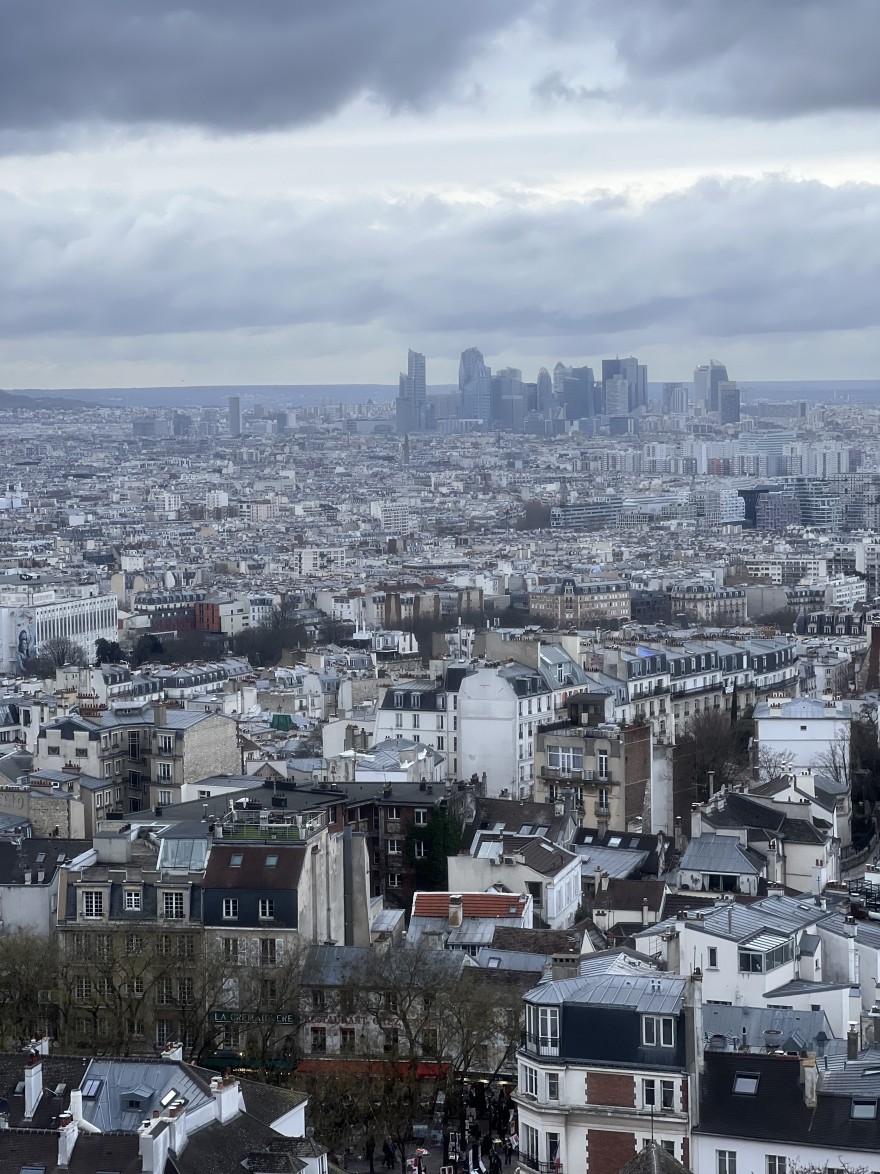 Parijse flat, vlakbij Montmartre (mooi zicht op de stad)